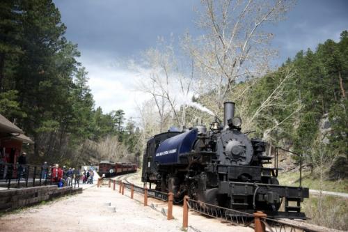 Krøderbanen er den norske varianten av Black Hills railroad i Sør-Dakota, USA. Begge banene går gjennom cowboy- og indianerland, skjønt sistnevnte er noe mer kjent..... Foto: Lisa Rypeng